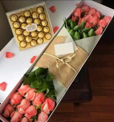 caja de rosas salmon y chocolates